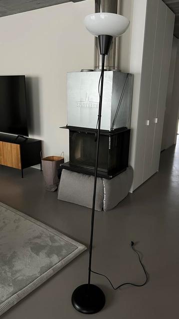 Ikea lamp met led bulb beschikbaar voor biedingen