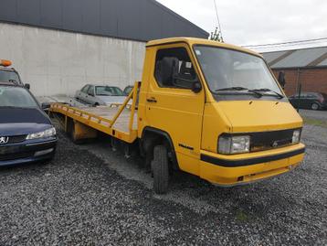 nissan Trade 100 - 3l diesel - 200 000 km - voor opmaak of o