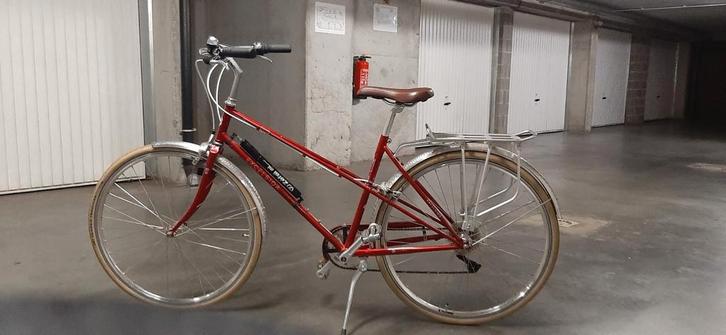 Vélo presque neuf très peu utilisé excelsior

Description vo, Vélos & Vélomoteurs, Vélos | Femmes | Vélos pour femme, Enlèvement