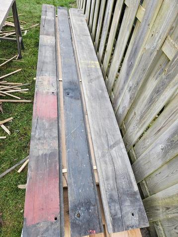 Oude eiken droogplanken gebruikt  beschikbaar voor biedingen