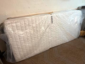 Mooie en verzorgde matras beschikbaar voor biedingen