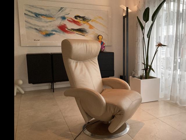 Leolux Helical relaxfauteuil design electrisch multistand, Huis en Inrichting, Fauteuils, Zo goed als nieuw, Kunststof, Leer, Metaal