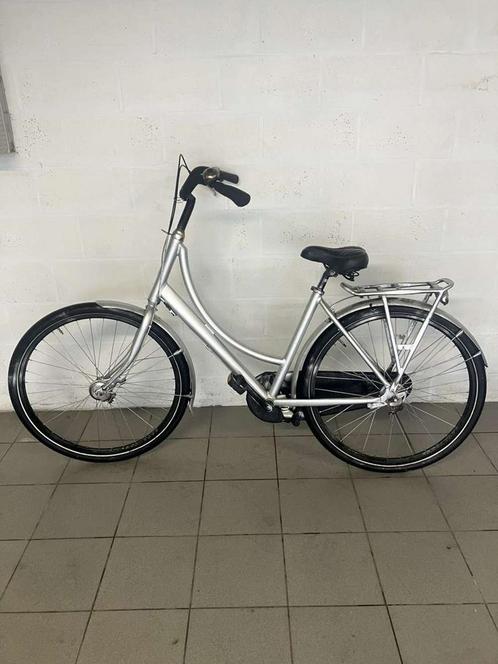 Zilveren (gespoten) damesfiets in oké staat, Fietsen en Brommers, Fietsen | Dames | Omafietsen, Zo goed als nieuw, Versnellingen