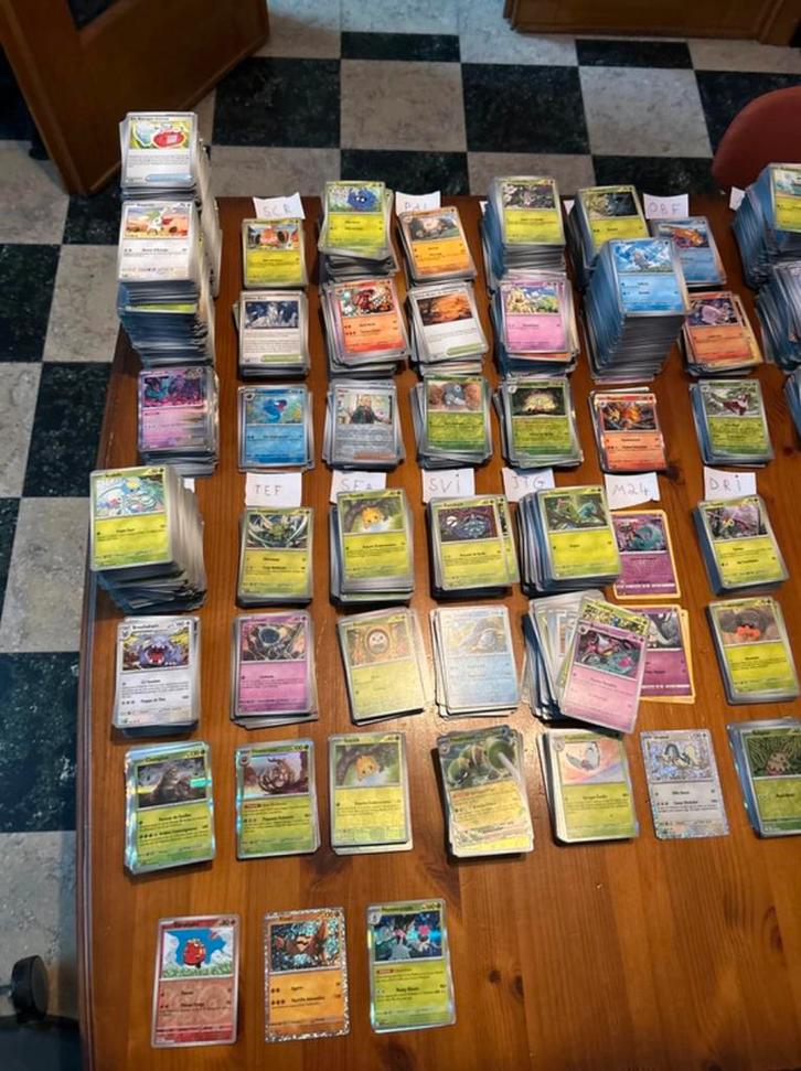 Lot de carte pokemon francais officiel, Hobby & Loisirs créatifs, Jeux de cartes à collectionner | Pokémon, Neuf, Plusieurs cartes