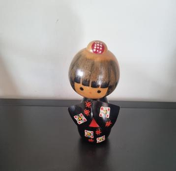 Vrolijke kokeshi "Benikasuri" van Sakutaro Otani beschikbaar voor biedingen