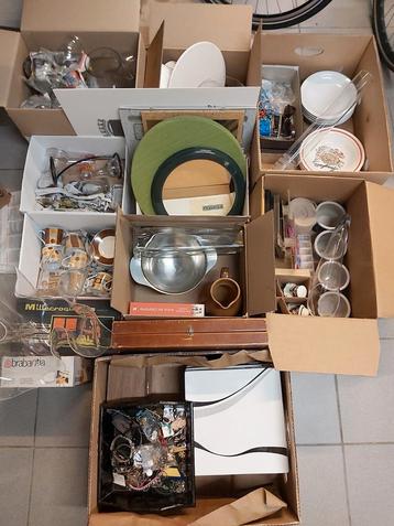 Spullen voor rommelmarkt beschikbaar voor biedingen