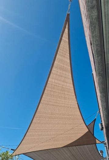 Schaduwdoek driehoek 3x3x4.24m beschikbaar voor biedingen