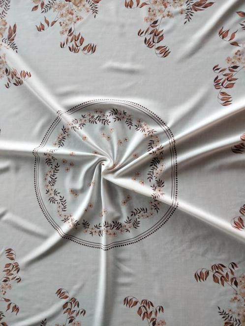 Zeer mooi rond tafelkleed 167cm, Huis en Inrichting, Tafelkleden, Zo goed als nieuw, Rond, Binnen, Ophalen of Verzenden