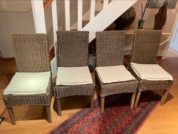 4 rieten stoelen beschikbaar voor biedingen