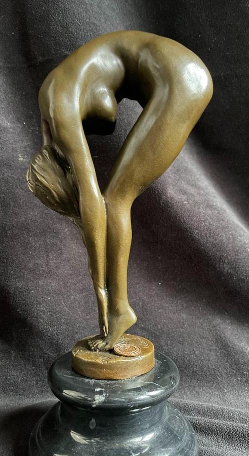 Bronzen naakte bukkende dame Claude zuiver erotisch brons, Antiek en Kunst, Kunst | Beelden en Houtsnijwerken, Ophalen of Verzenden