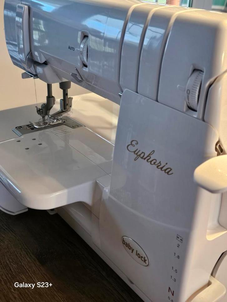 Baby Lock Euphoria (BLC4) Coverlock, Hobby & Loisirs créatifs, Machines à coudre & Accessoires, Accessoires, Enlèvement