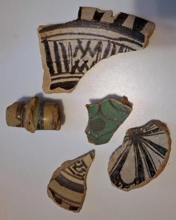 5 Islamitische potscherven  15e - 19e eeuw beschikbaar voor biedingen