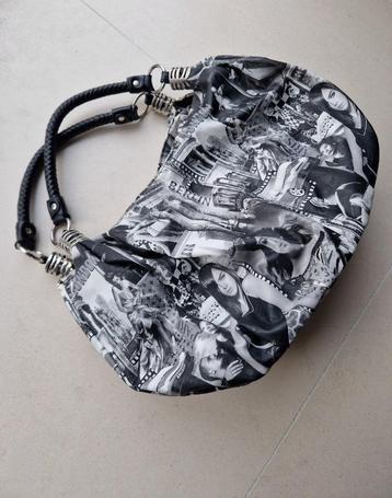 Handtas met zwart-witte print (imitatieleer) beschikbaar voor biedingen