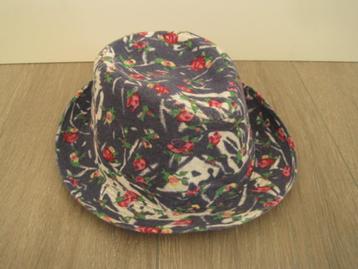 Stoffen hoed maat 56 blauw wit met bloemen - paint look beschikbaar voor biedingen