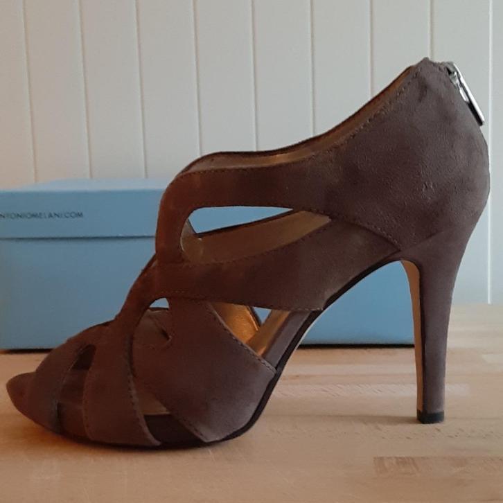 Antonio Melani pumps, velours leder, maat 37, als nieuw, Kleding | Dames, Schoenen, Zo goed als nieuw, Pumps, Bruin, Ophalen of Verzenden