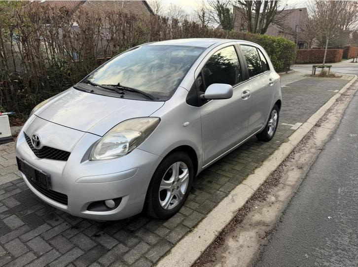Toyota yaris 1.4 diesel airco 46000 KM 2011, Autos, Toyota, Particulier, Yaris, Diesel, Euro 5, Berline, 5 portes, Boîte manuelle