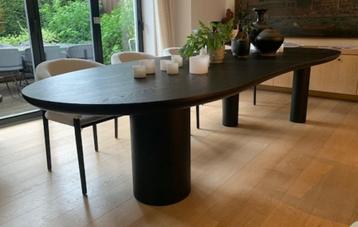 zwarte moderne eettafel beschikbaar voor biedingen