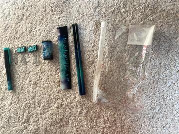 Zakje met schrijfgerief beschikbaar voor biedingen