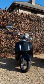 Zwarte vespa, 50cc, nieuwe batterij, juist onderhoud gehad, Fietsen en Brommers, Brommers | Vespa, Ophalen, Overige modellen, 0 versnellingen