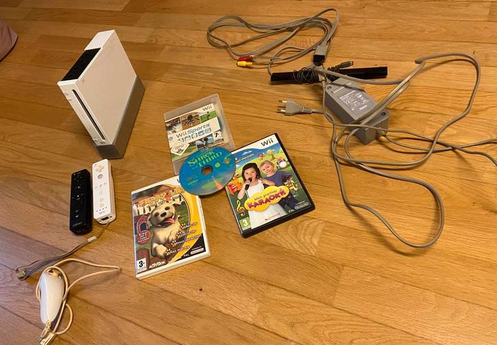 Nintendo Wii console + 4 games, Games en Spelcomputers, Spelcomputers | Nintendo Wii, Zo goed als nieuw, Ophalen of Verzenden