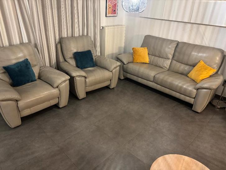 salon cuir avec 2 relax electrique, Huis en Inrichting, Zetels | Zetels, Leer, Ophalen