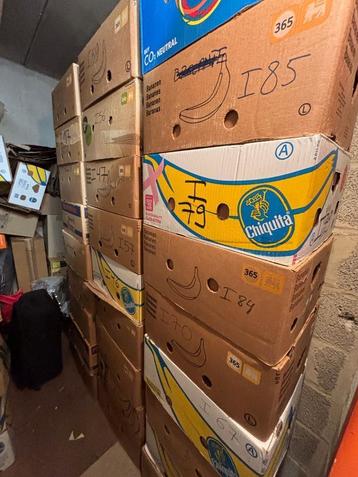 Lot de brocante 56 BOITES de bananes FAIRE OFFRE RAISONNABLE beschikbaar voor biedingen