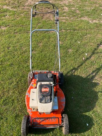 Zitmaaier Kubota werk aan 100€ voor stuks ik heb 3 stuks nog, Tuin en Terras, Grasmaaiers, Ophalen, Zo goed als nieuw
