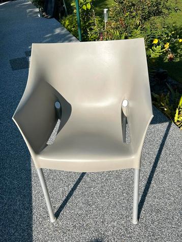 Quatre chaises Dr. No  Philippe Starck