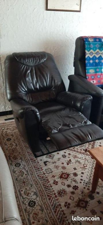 Zwarte relaxfauteuil met handgreep beschikbaar voor biedingen