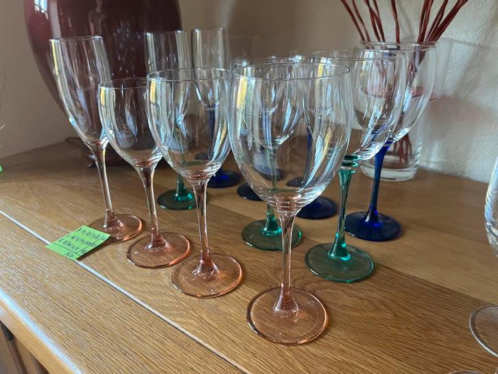 Blauwe, groene, roze champagnewijnglazen, Verzamelen, Glas en Drinkglazen, Zo goed als nieuw, Ophalen