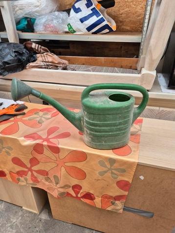 gieter (prijs 5 euro) beschikbaar voor biedingen