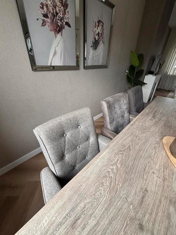 6 eetkamerstoelen met tafel beschikbaar voor biedingen