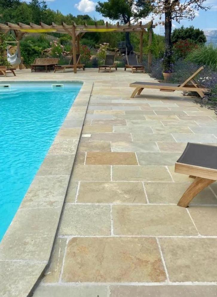 Partij 350m2 Bourgondische dallen buiten tegels, Tuin en Terras, Bloempotten, Zo goed als nieuw, Binnen, Ophalen of Verzenden