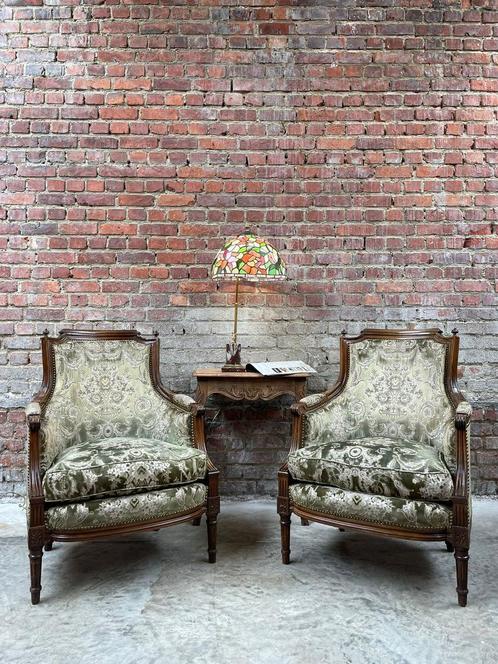 Paar Louis XVI-stijl fauteuils met florale bekleding, Antiek en Kunst, Antiek | Meubels | Stoelen en Sofa's, Ophalen