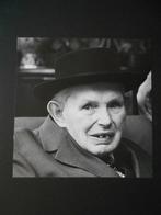 Miserabilistische foto van oude man, door Staf, Antiek en Kunst, Ophalen of Verzenden