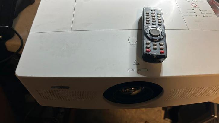 Prof. Beamer sanyo model plc-wtc500l defect, Audio, Tv en Foto, Beamers, Niet werkend, Ophalen