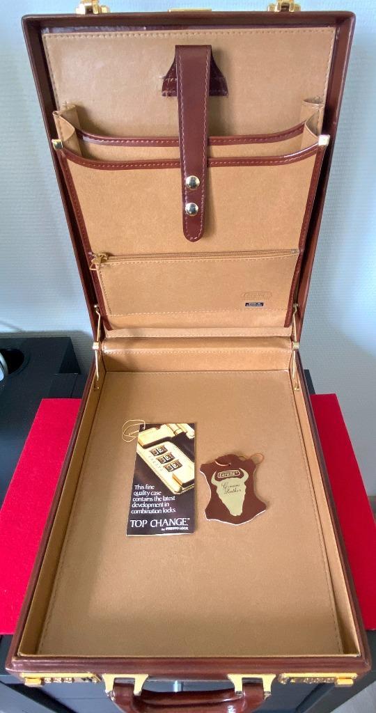 Corolla Italiaanse leren aktetas of attachétas, Handtassen en Accessoires, Koffers, Nieuw, Leer, Minder dan 50 cm, Minder dan 35 cm