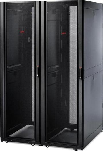 4 APC NetShelter-computerrekken+ 8PDU beschikbaar voor biedingen