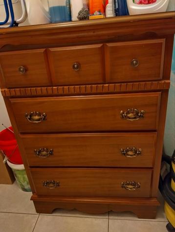 Volhouten kast 76 x 43 x 104 CM  beschikbaar voor biedingen