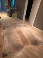 Koeienvel in beige tint, Ophalen of Verzenden, Gebruikt, Beige, Tapijt