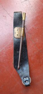 Ancien baudrier tambour, Enlèvement