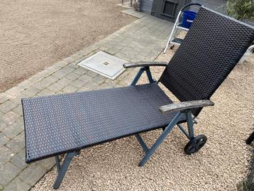 Ligbed wicker beschikbaar voor biedingen