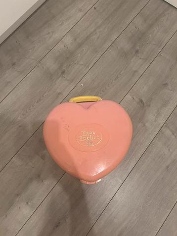 Lucy pocket beschikbaar voor biedingen