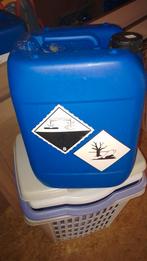 Lege vaten 20 l kunnen tegen bytende producten, Ophalen