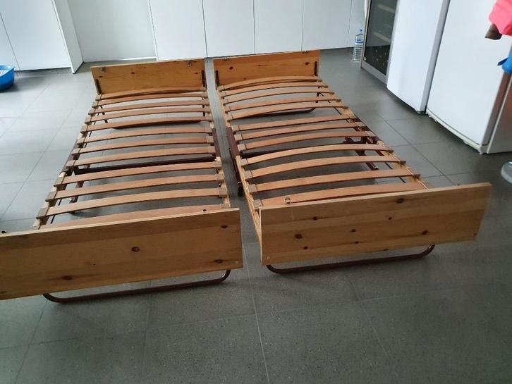 Twee vouwbedden, Huis en Inrichting, Slaapkamer | Bedden, Zo goed als nieuw, Eenpersoons, 80 cm, 200 cm, Hout, Ophalen