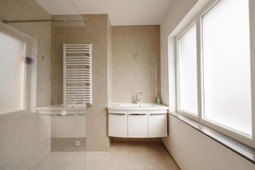 Complete badkamer,nooit gebruikt,zelf uit te breken beschikbaar voor biedingen