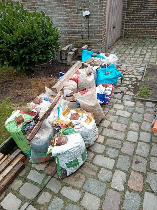zuiver steenpuin : metselmortel en stukken baksteen, Doe-het-zelf en Bouw, Overige Doe-Het-Zelf en Bouw, Zo goed als nieuw, Ophalen