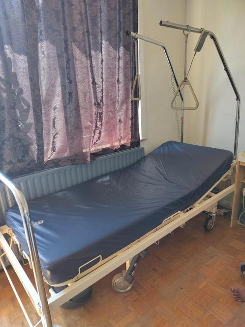 Lit médical électrique + matelas, Huis en Inrichting, Slaapkamer | Bedden, Gebruikt, Ophalen
