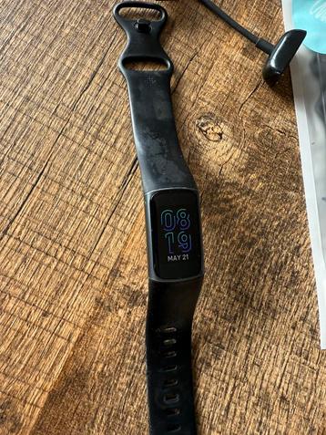 Fitbit charge 5 beschikbaar voor biedingen