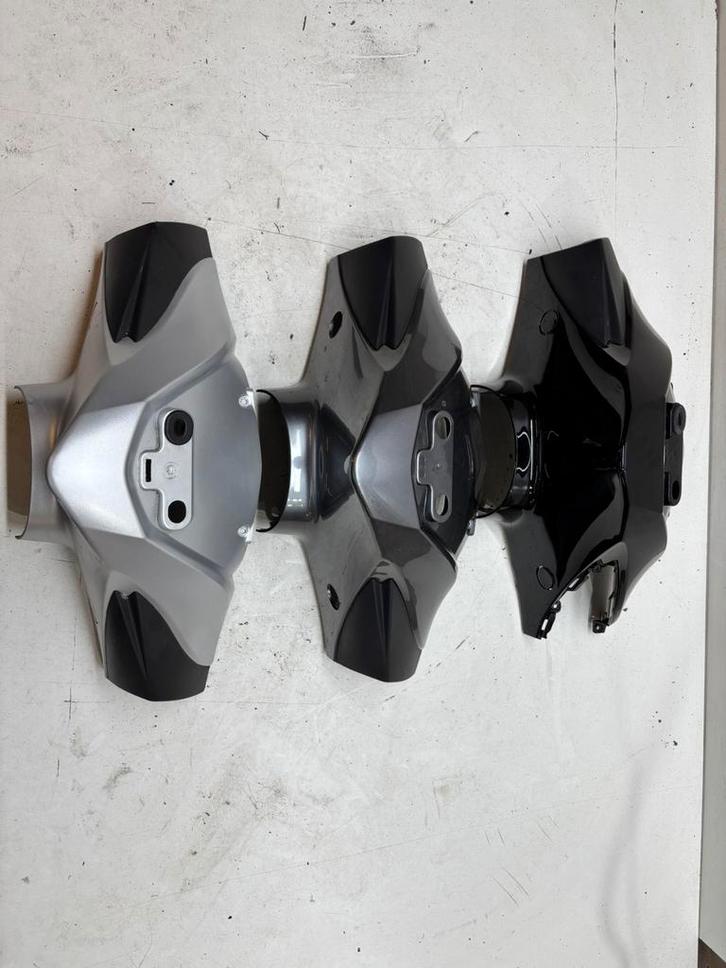 Veel onderdelen Kymco Agility 16+ E4/E5, Fietsen en Brommers, Brommeronderdelen | Scooters, Gebruikt, Kymco, Kap, Ophalen of Verzenden